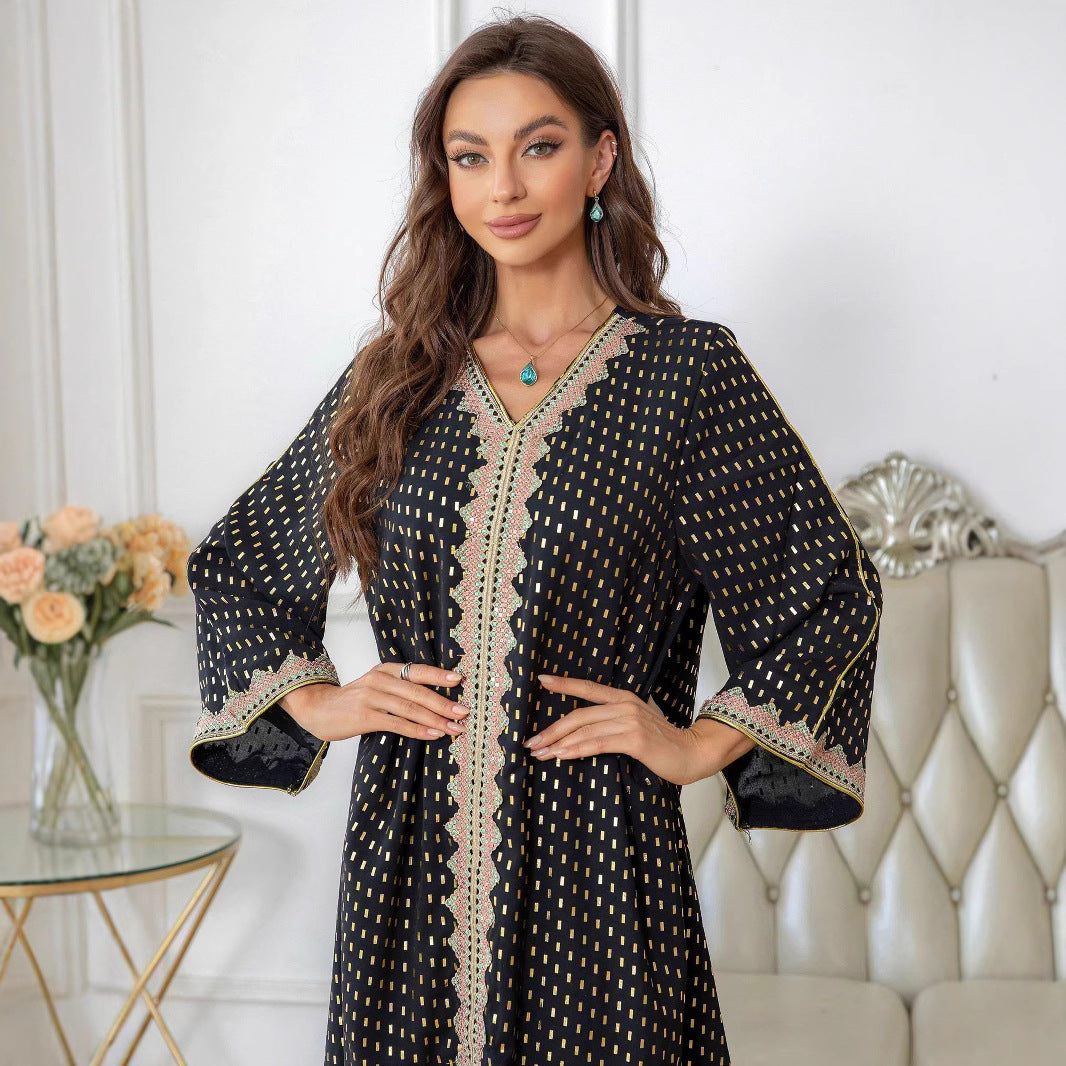 Kvinders maxi kjole i elegant kaftan stil med delikate udsmykninger Stilla