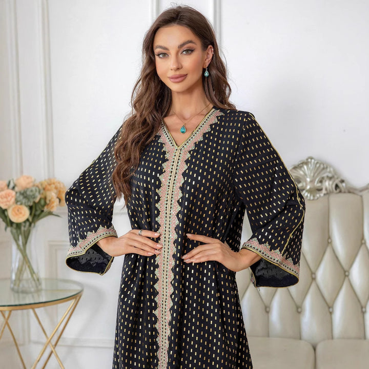 Kvinders maxi kjole i elegant kaftan stil med delikate udsmykninger Stilla