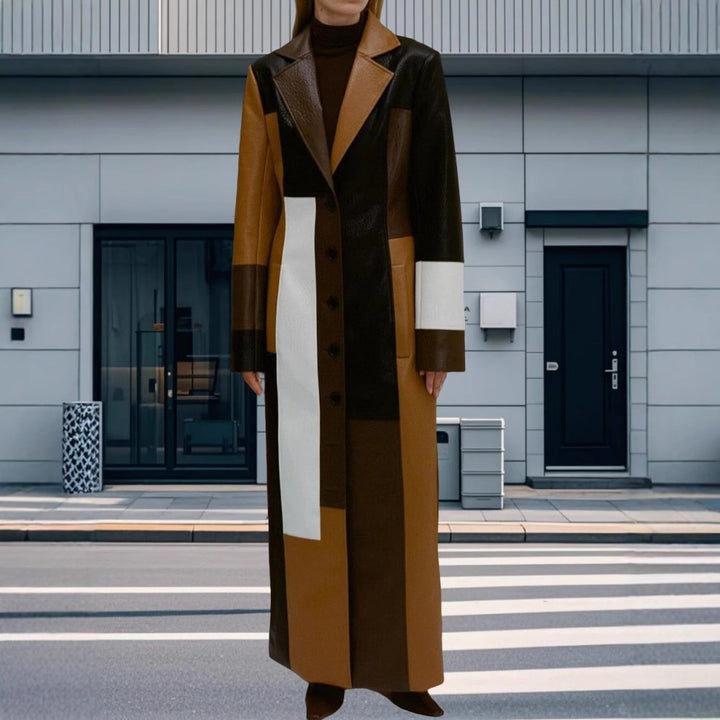 Dame læderblazer-kjole med geometrisk farveblokdesign og elegant knapliste Stilla