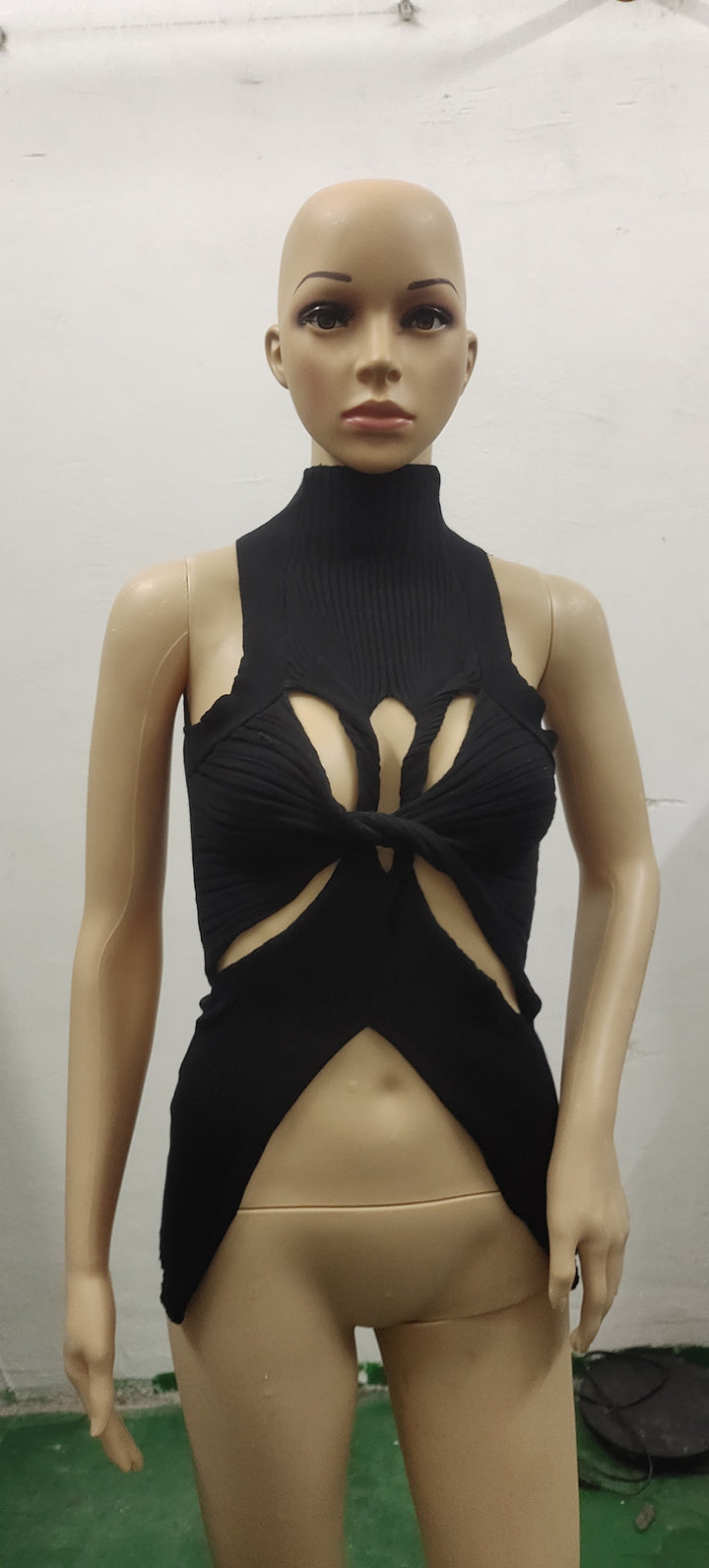 Dame figurtilpasset Cut-Out Top med høj krave Skovae