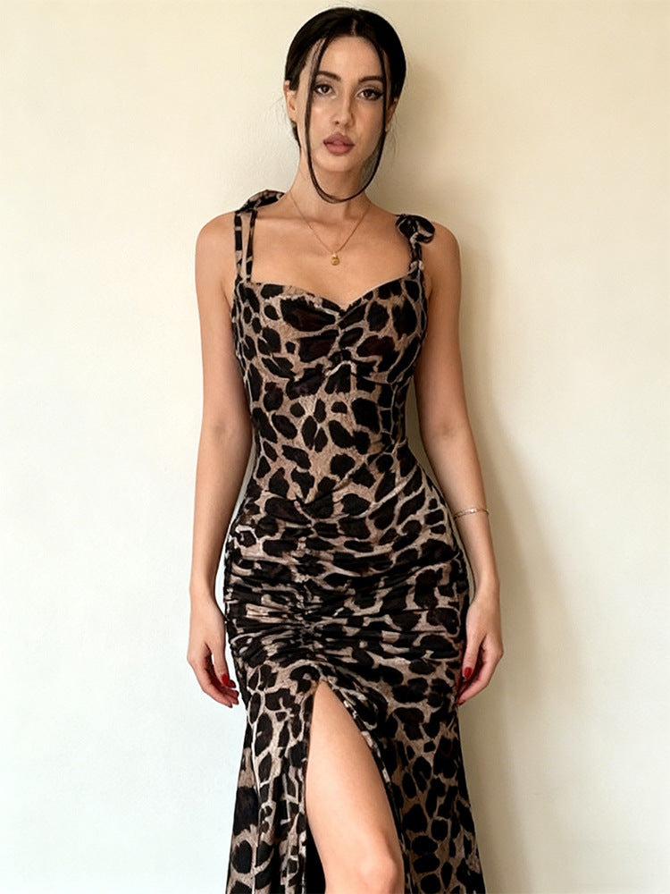 Dames elegante maxi kjole med leopardmønster og sidelængde Skovae