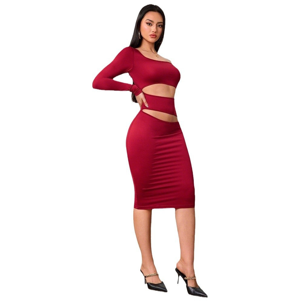 Kvinders tætsiddende cut-out midi kjole med asymmetrisk design og lange ærmer Stilla