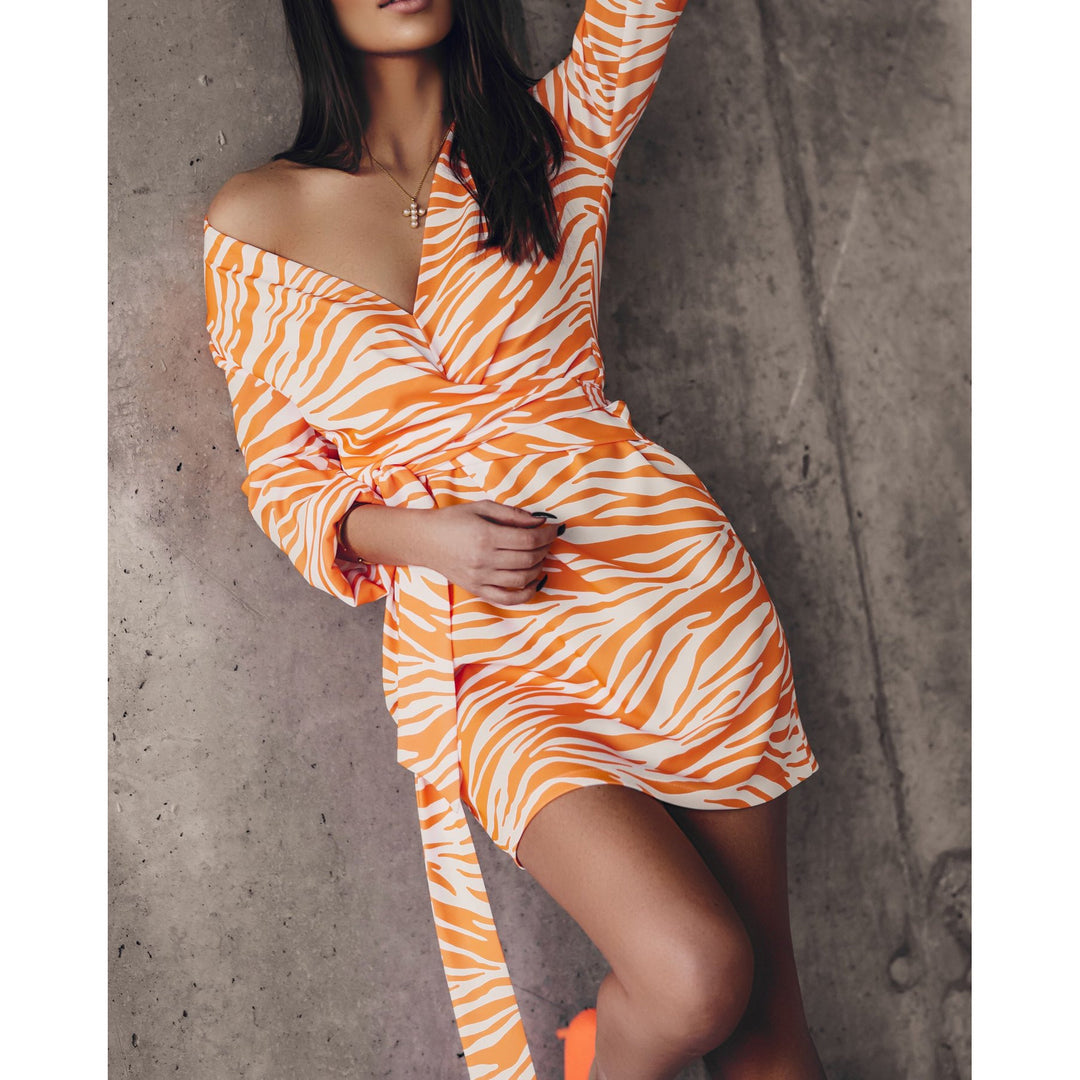 Dame Enkel Wickeldress med asymmetrisk snit og moderne dyreprint Stiila