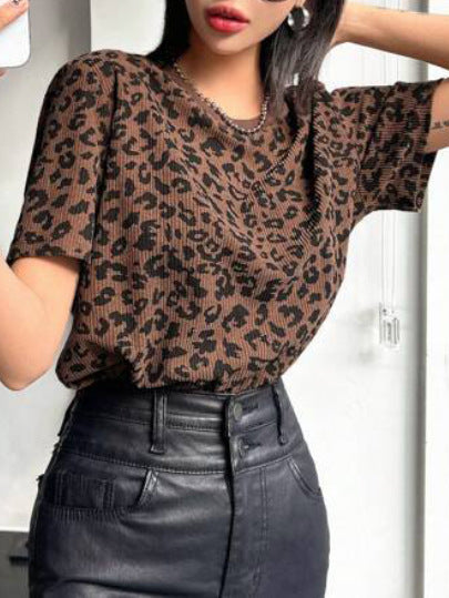 Dame afslappet T-shirt med struktureret leopardmønster Stilla