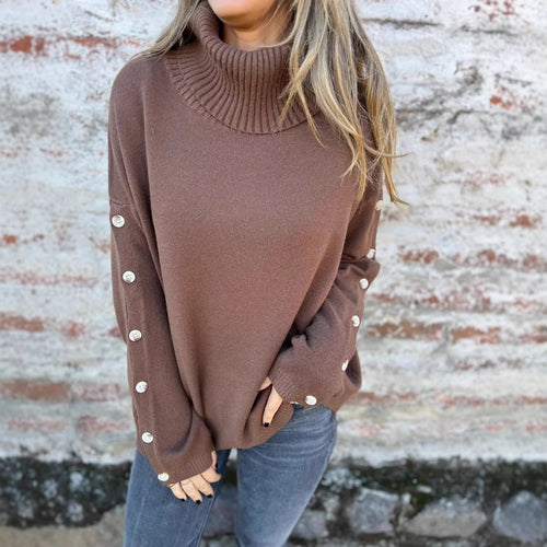 Kvinders sweater med høj hals og dekorative knapdetaljer Stilla