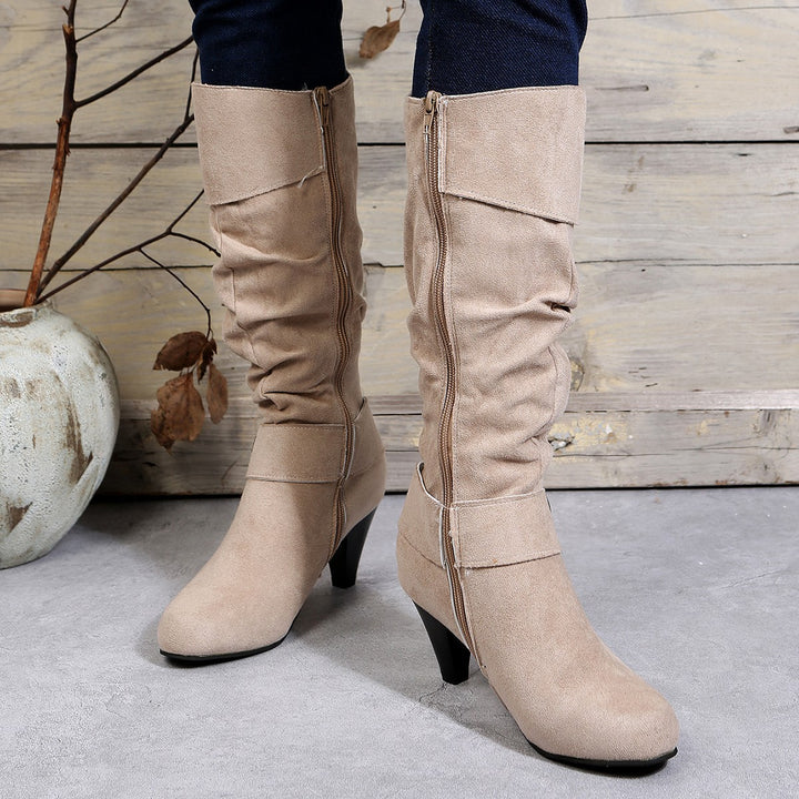 Dame elegante støvler med moderne plisseret design og blank blokhæl Stilla