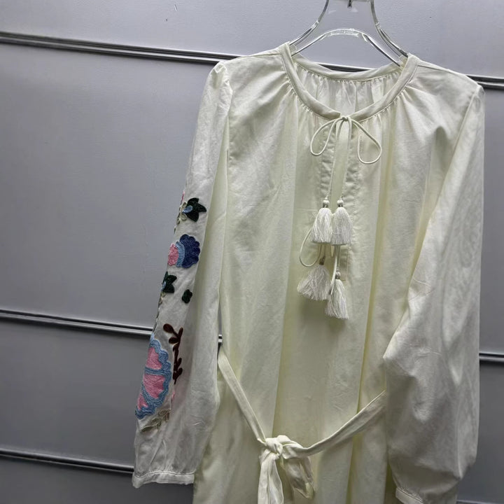 Dame Maxikjole med kunstfærdige broderier og elegant taljehæl Stilla