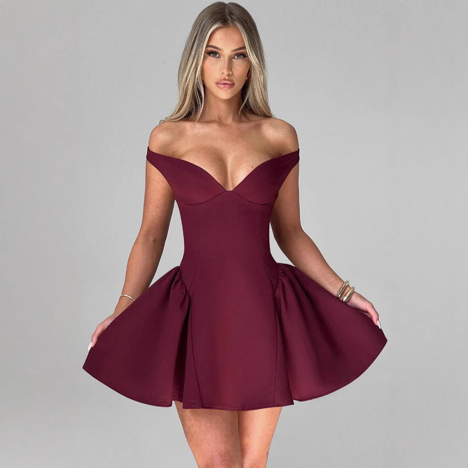 Dame Couture Cocktailkjole med Off-Shoulder Design og Voluminøs Skirt Skovae