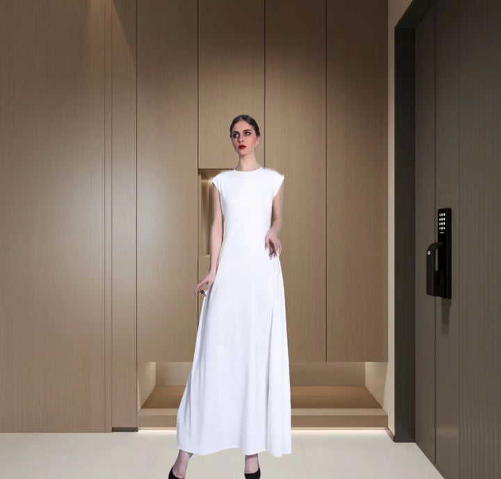 Dame maxikjole med minimalistisk design og elegant snit Stilla