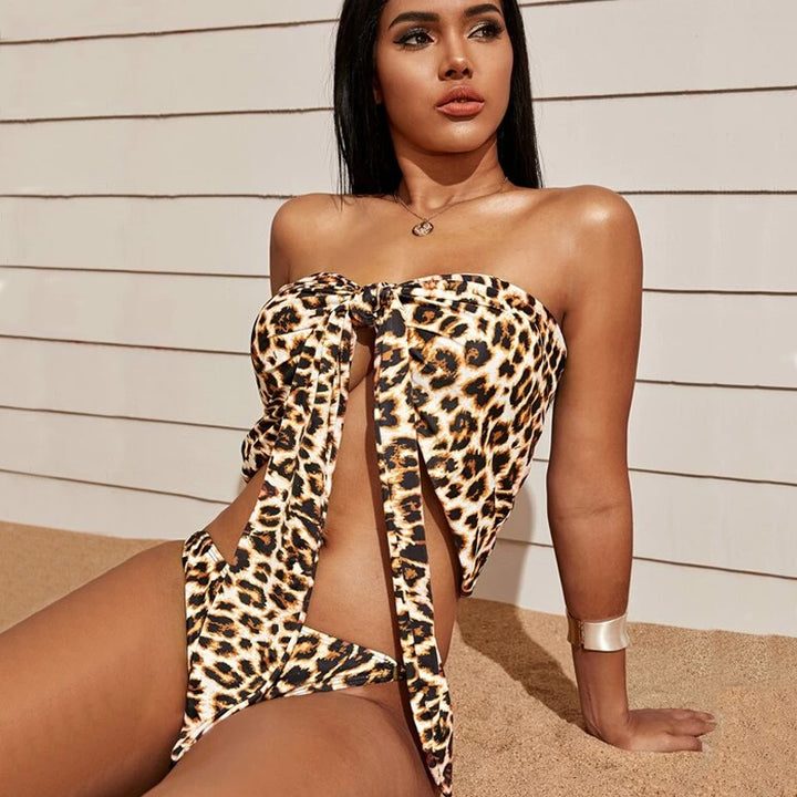 Dame Bandeau-Bikini-sæt med trendy Leo-design og justerbare stropper Stilla