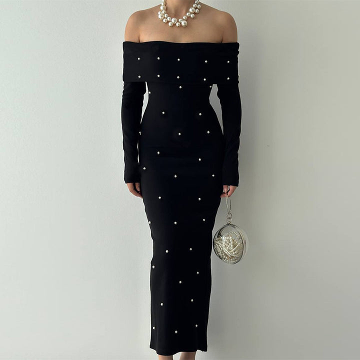 Dame off-shoulder maxikjole med elegant perleudsmykning og tætsiddende snit Skovae