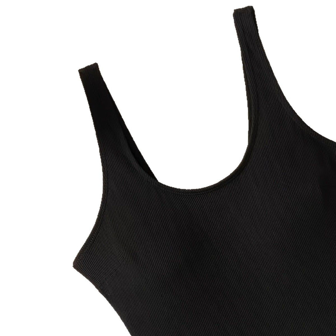 Dame one-piece badedragt med modetræk og flatterende pasform Stilla