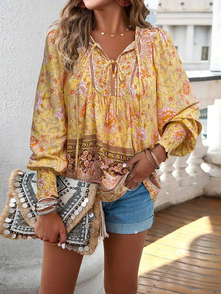 Damebluse med afslappet snit og blomsterprint Stilla