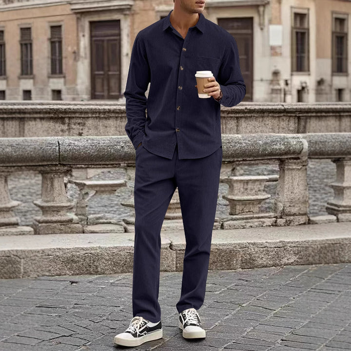 Herrer moderigtigt by-outfit med fin struktur Stilla