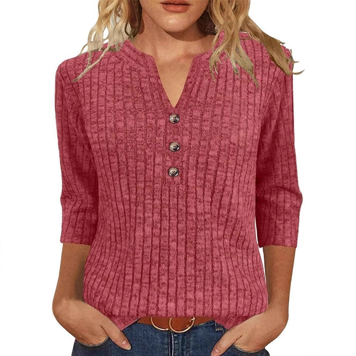 Kvinders strikket sweater med dekorative knaplukning og moderne ribbet mønster Stilla