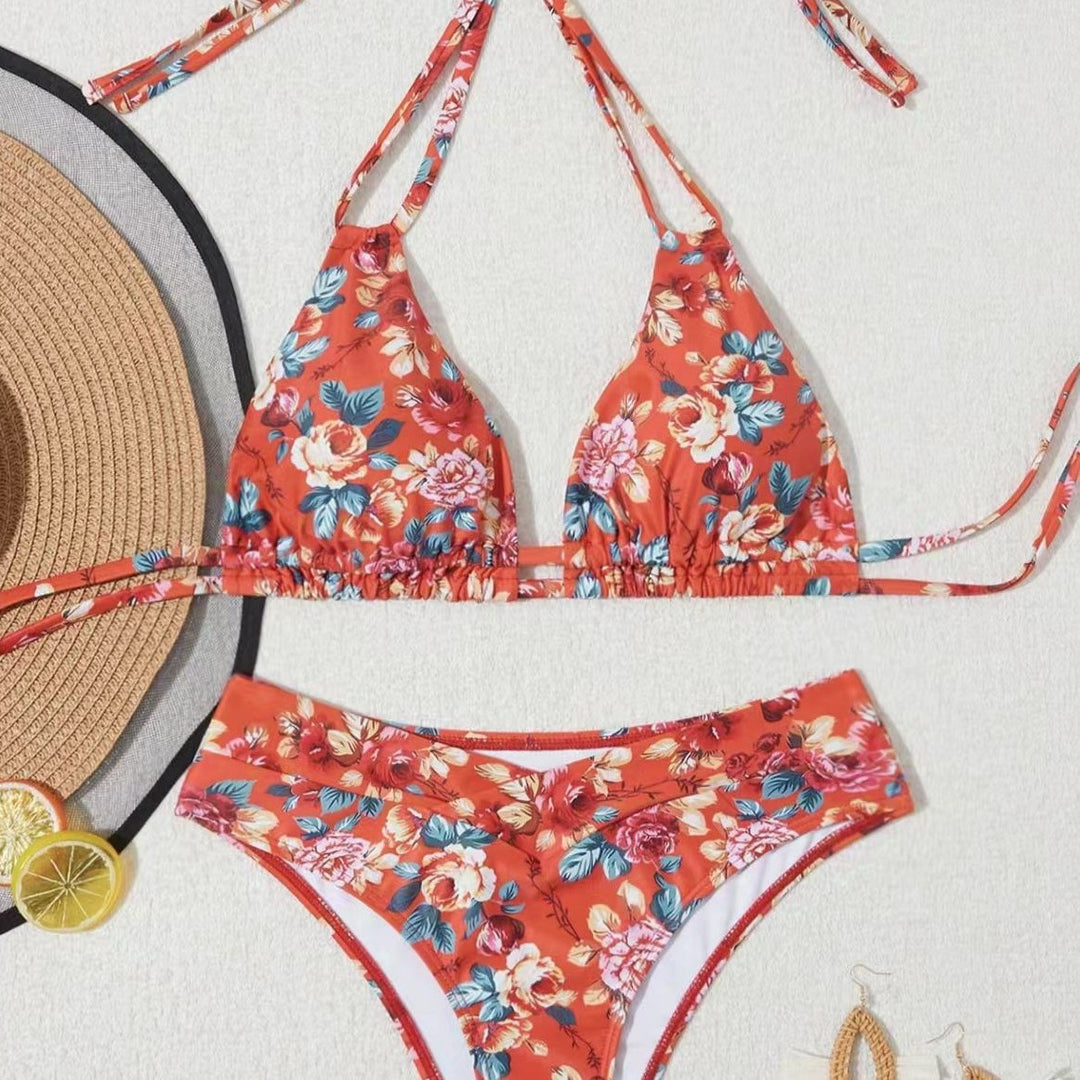 Dame triangel-bikini med legende blomsterdesign og justerbare stropper Stilla