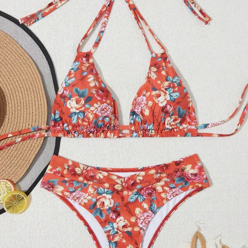 Dame bikini-sæt med legende blomsterdesign og justerbare stropper Stilla