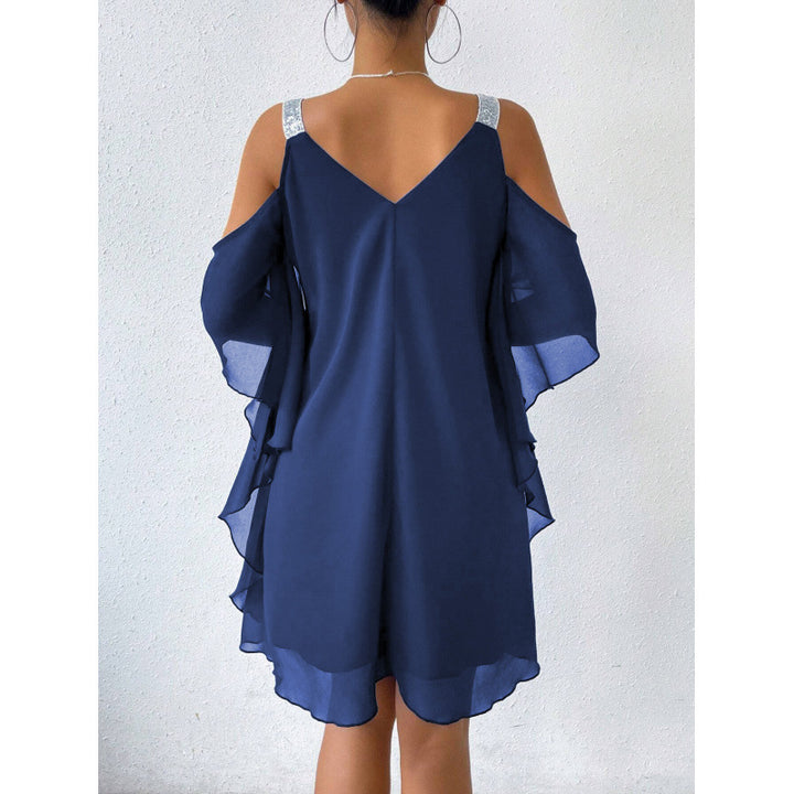 Femme Cold-Shoulder Chiffon-kjole med flydende kant Stilla