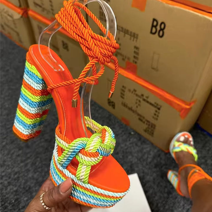 Femme Strappy Høj-Platform Sandaler med Sejl-Detaljer Stilla