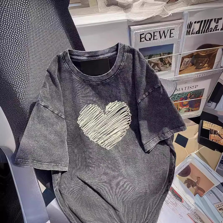Dame T-shirt med kreativt hjerte-motiv og inspirerende slogan Stilla