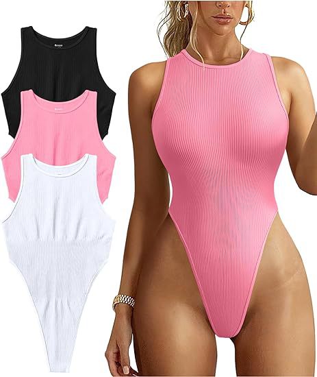 Dame badesuit med elegant, figursyet snit og høj halsudskæring Stilla