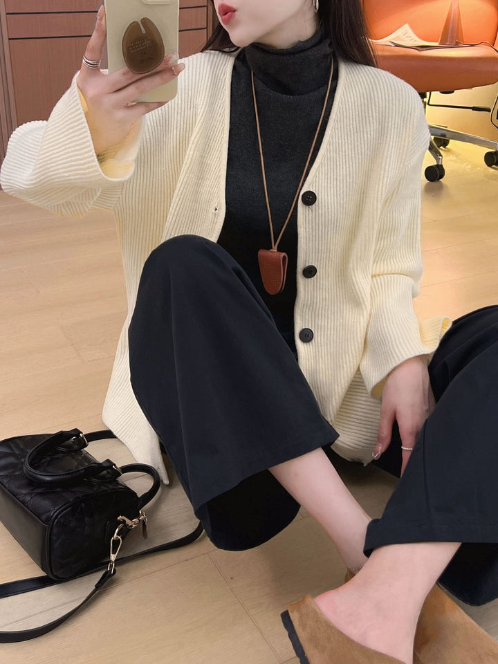 Kvindernes chunky strikket cardigan med en afslappet pasform og dybe ærmer Stilla