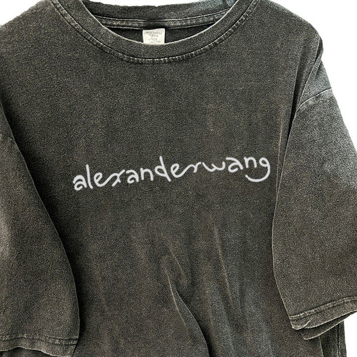Dame afslappet T-shirt med trendy oversized skæring og iøjnefaldende tekst Stilla