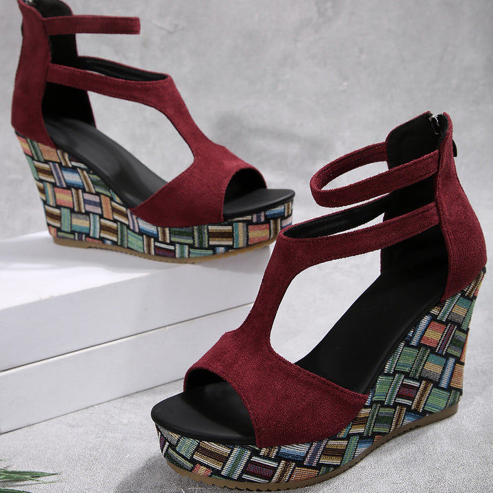 Dame Wedge-sandaler med kunstnerisk remdesign og dekoreret sål Stilla