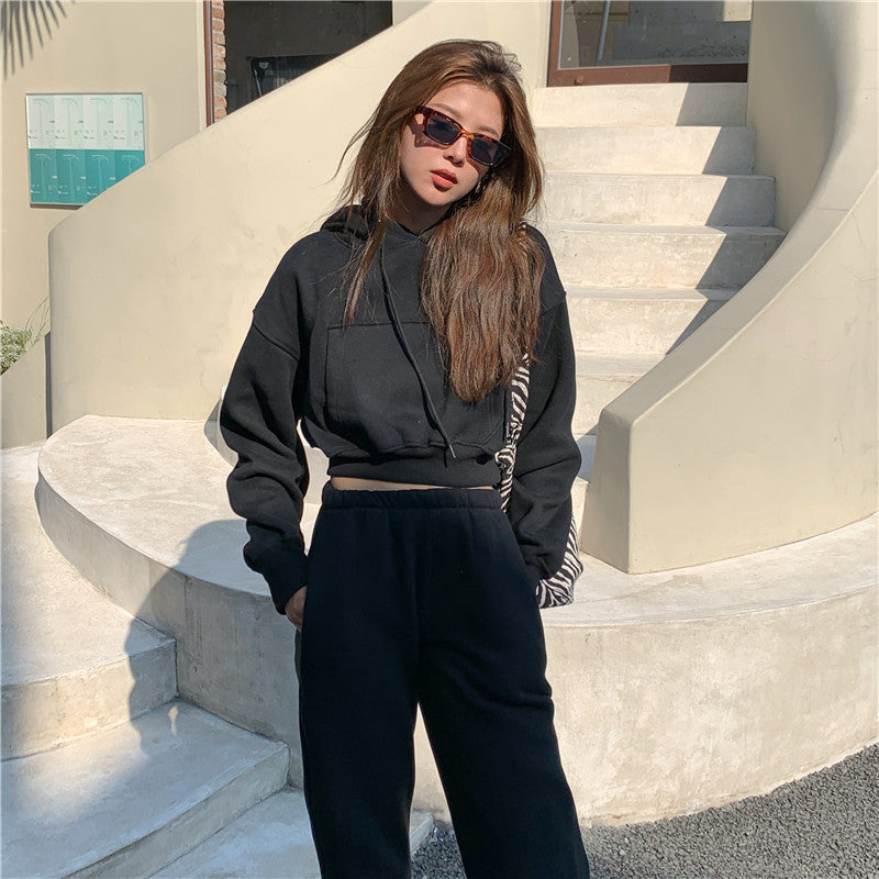 Kvinders afslappede træningsdragt sæt med cropped hoodie og behagelige sweatpants Stilla