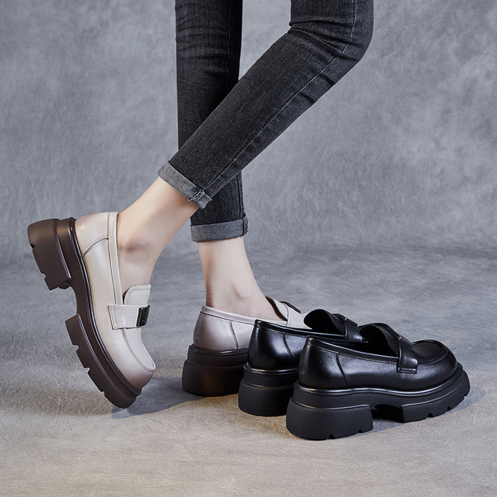 Femme Chunky Platform Støvle med dekorativ metallakcent Stilla