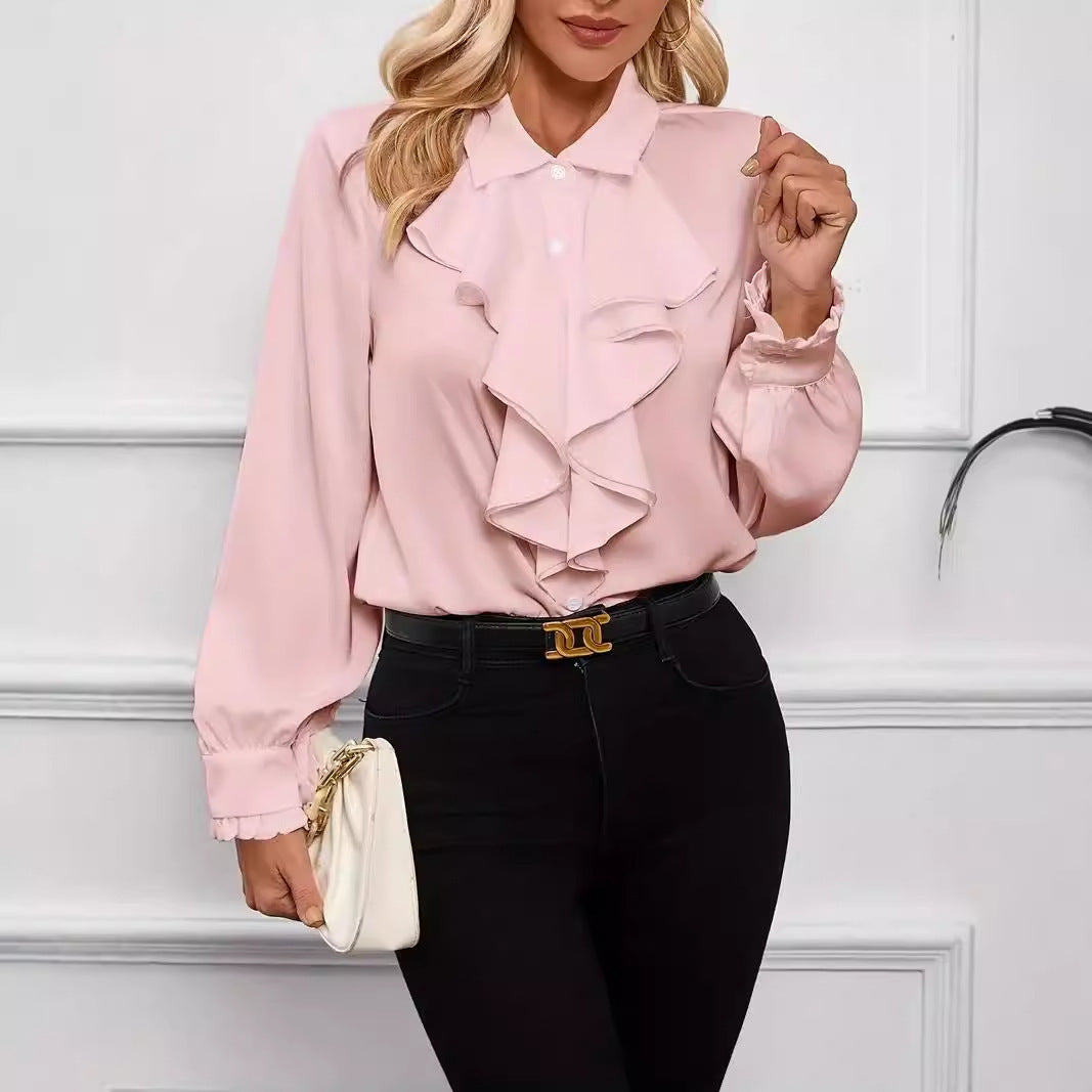 Damebluse med flæsebesætning og elegant krave Stilla