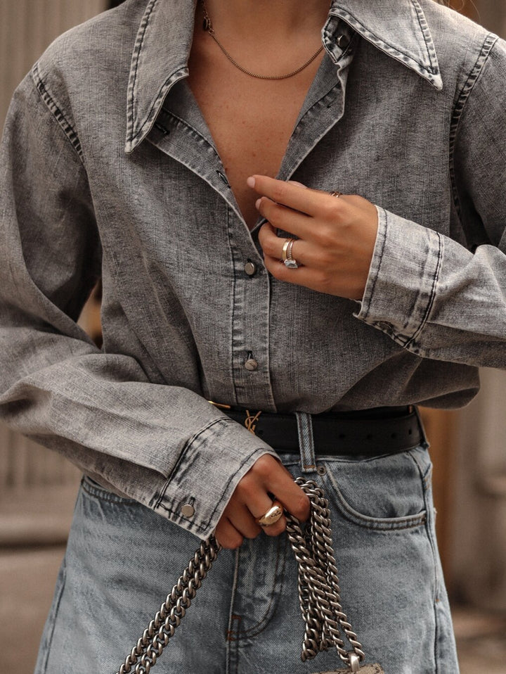 Dame denimskjorte i afslappet oversized pasform med stilfulde detaljer Stilla