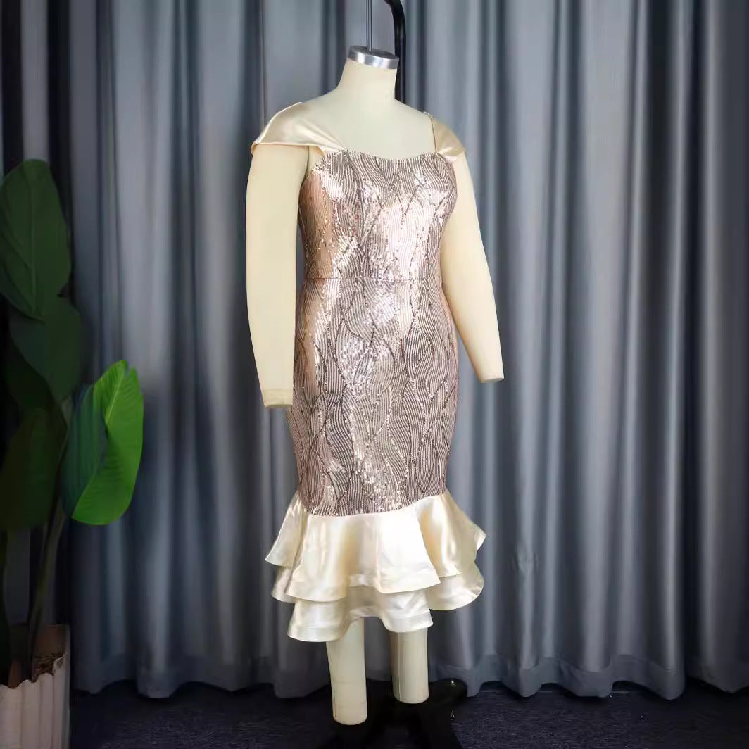 Damer Elegant aftenkjole med glitrende pailletter og feminint flæsekant Skovae