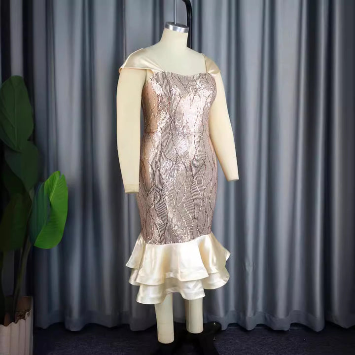 Damer Elegant aftenkjole med glitrende pailletter og feminint flæsekant Skovae