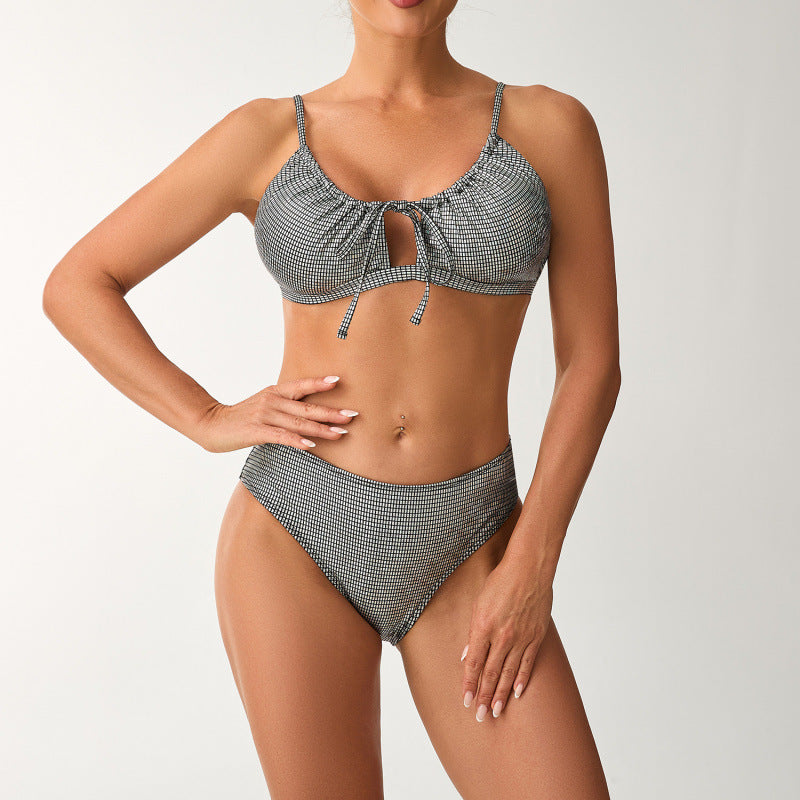 Dame bikini med moderne knude og højt skåret bund Skovae