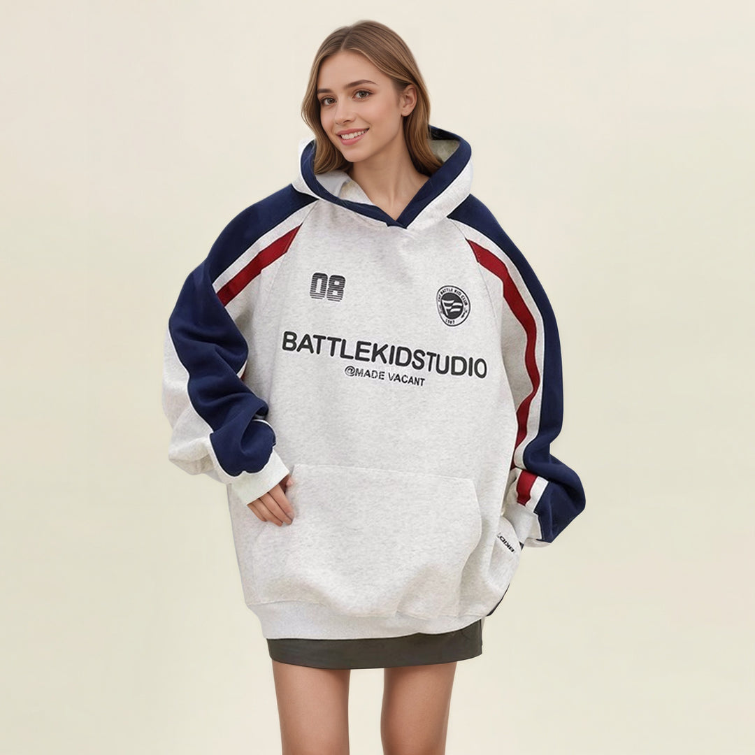 Kvinders komfortable oversized hoodie med moderne grafik Stilla