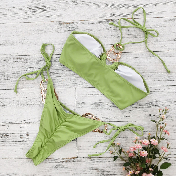 Dame bikini-sæt med mode smykkedetaljer og elegant snit Stilla