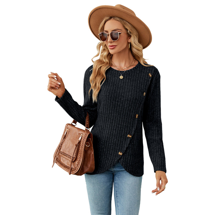 Dame strikpullover med asymmetrisk knapdesign og ribstruktur Stilla