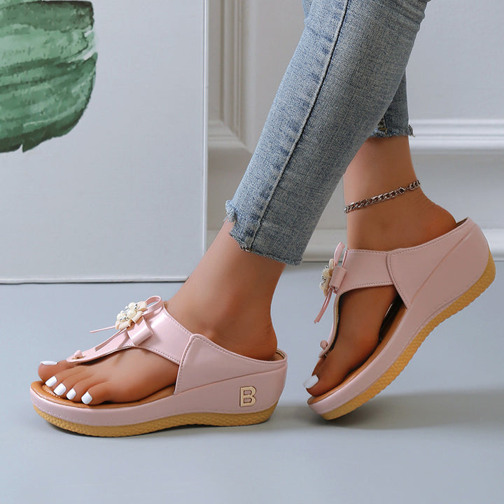 Dame Komfortable Wedge-Sandaler med elegante Blomsterapplikationer Stilla