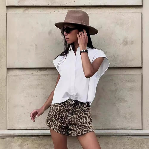 Dame shorts i trendy leopardmønster med høj talje og figursygende snit Stilla