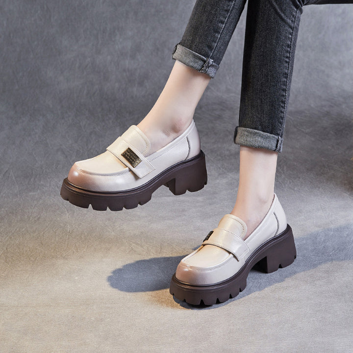 Dame Chunky Platform Slipper med stilfuldt rem-detalje Stilla