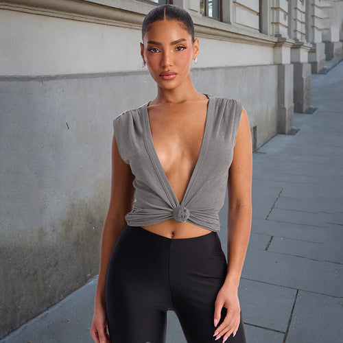 Damen Kurzflügel-Top mit Knoten-Detail und figurbetonter Passform Skovae
