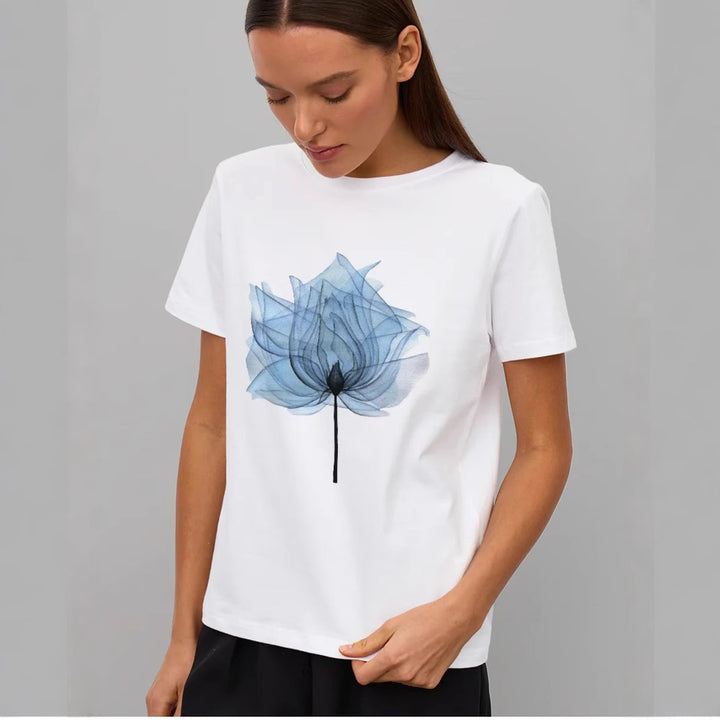 Dame T-shirt med stilfuldt og kunstnerisk floralmønster Stilla