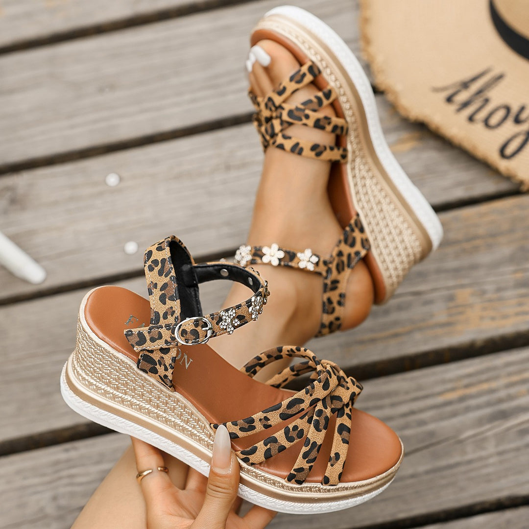 Dame Wedge-sandaler med florale strass-accenter og moderne leopardmønster Stilla
