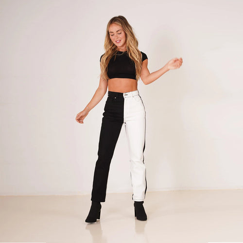 Dame højt skårne jeans med moderne patchwork-design og tætsiddende pasform Stilla