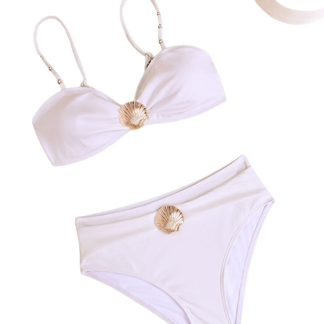 Damer højt skåret bikini med elegant musling-detalje Skovae