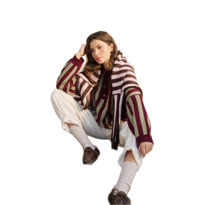 Kvinders stripet oversized sweater med knaplukning og dyb V-hals Stilla