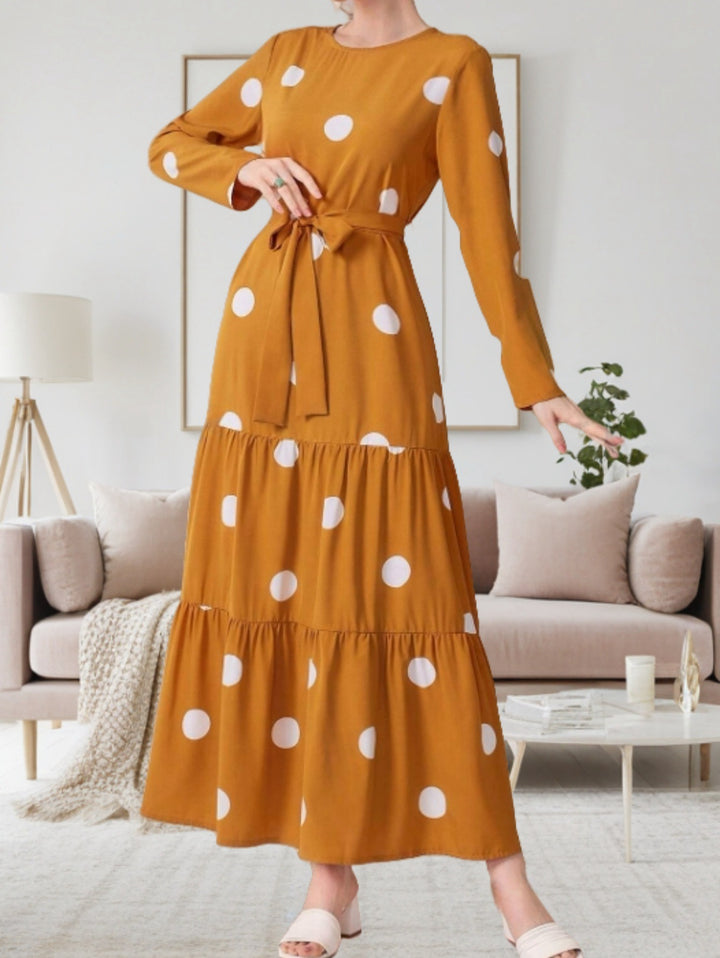 Dame Maxikjole med legende polka-dot mønster og elegant bindebælte Stilla