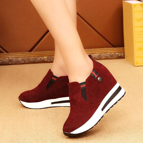Dame Wedge-sneaker med moderigtig snøring og sporty design Stilla