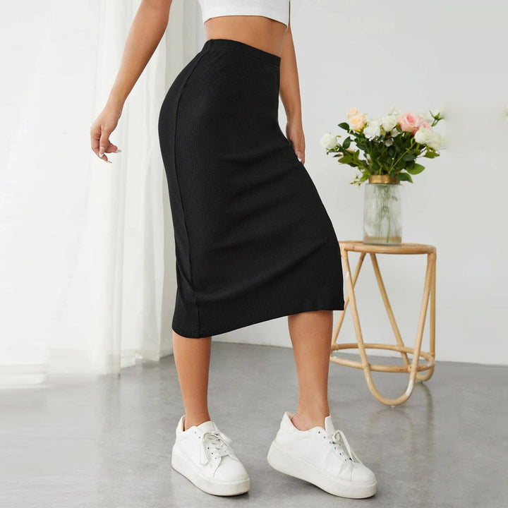 Kvindernes midi-nederdel med en slim fit og sidelæg Stilla